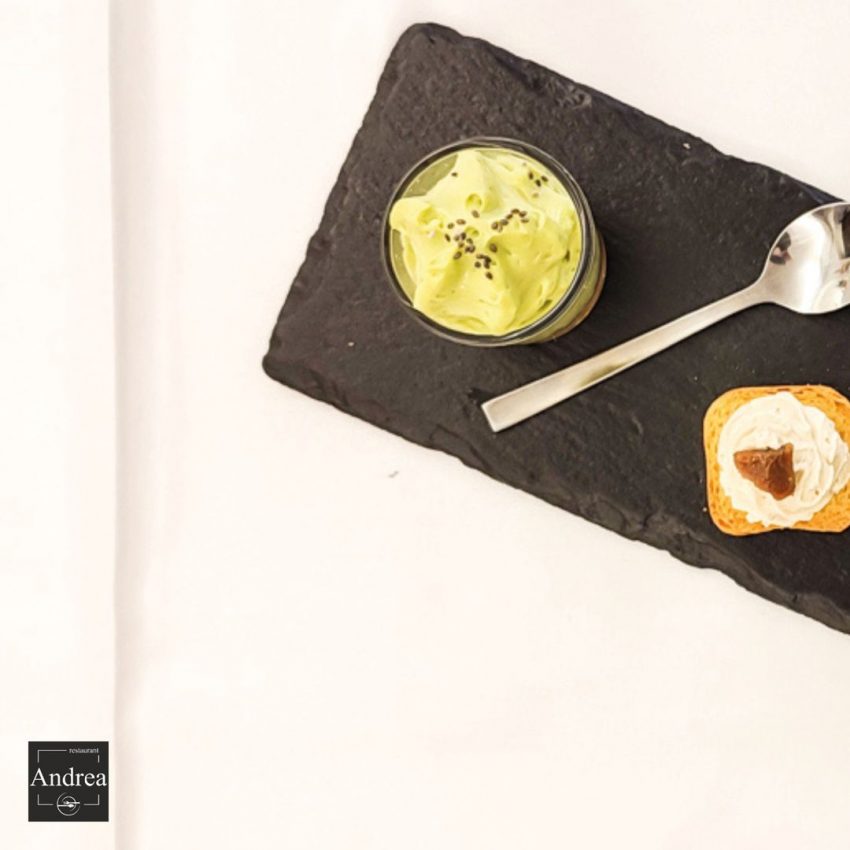 Restaurant Andrea Andorra. Si vens a Andrea Restaurant, tindràs d'inici cada dia un fantàstic aperitiu, en aquest cas, 𝐞𝐬𝐜𝐮𝐦𝐚 𝐝'𝐚𝐥𝐯𝐨𝐜𝐚𝐭 𝐢 𝐭𝐨𝐫𝐫𝐚𝐝𝐚 𝐝𝐞 𝐦𝐨𝐮𝐬𝐬𝐞 𝐝'𝐚𝐧𝐱𝐨𝐯𝐚.