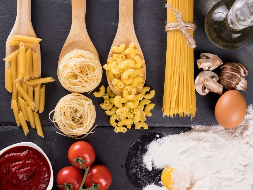 Les "pappardelle" de sèpia amb gamba vermella al Restaurant Andrea són un delicat plaer culinari que et captivarà. La suavitat de les "pappardelle" de sèpia es combina de manera magistral amb la riquesa de les gambes vermelles, creant una experiència única a cada mossegada. Reserva ara i viu la millor experiència culinària. ☎ +376 847 700 📍 C/ Costes de Teixidó, 4 La Massana #instagram #andorra #restaurant #instagood #food #foodie #foodphotography #photooftheday #healthyfood #instafood #delicious #cookingvideo