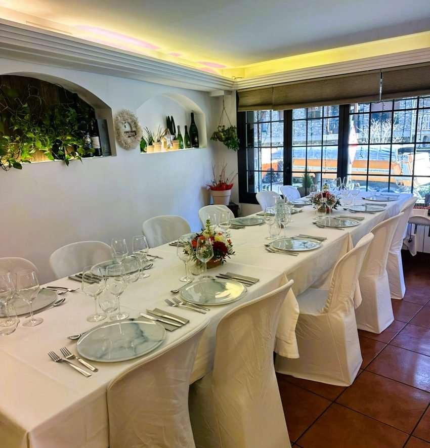 A Restaurant Andrea fem tota classe d'aniversaris, aniversaris de noces, noces de plata o noces d'or. Demana'ns el que vulguis, des dels tradicionals menús per banquets de casament o comunions, o qualsevol proposta més informal, com la de xef privat a una borda o dinars i sopar tipus brunch o lunch.