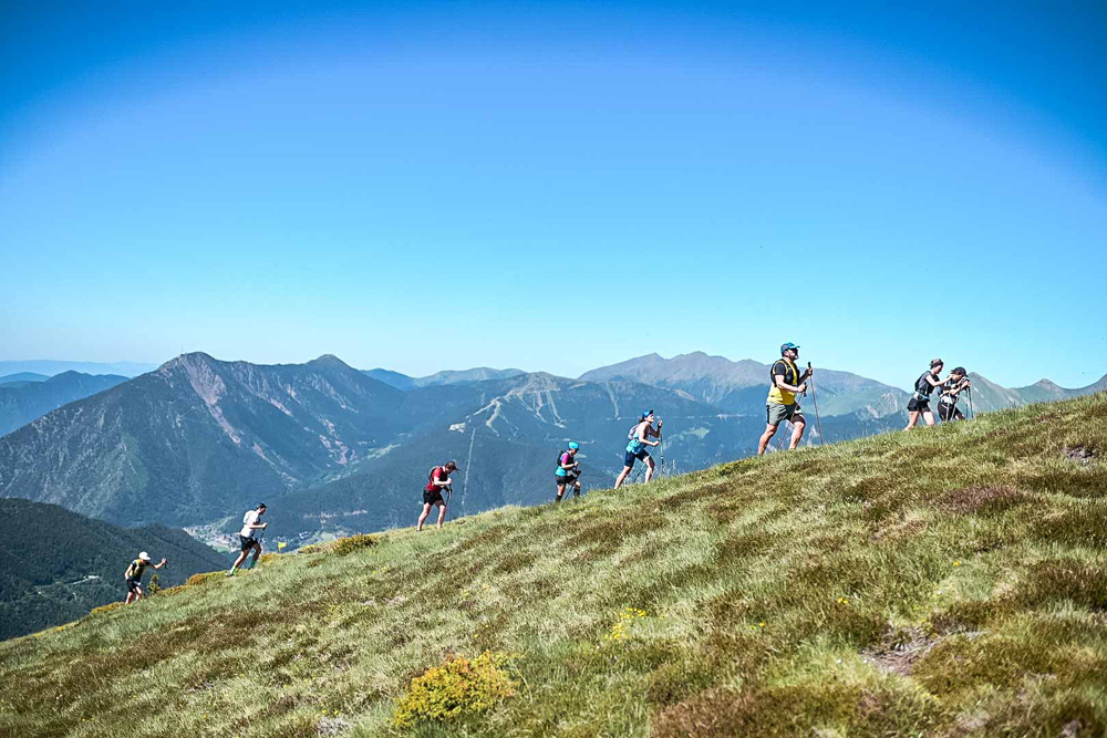 El Ultra Trail 100 Andorra by UTMB, que tendrá lugar el 15 de junio de 2024, promete ser una experiencia impresionante. Reserva mesa en Restaurant Andrea Andorra para reponer fuerzas tú o tus acompañantes, antes o después de este famoso evento deportivo en Andorra. Este evento ofrece la oportunidad de vivir la aventura del UTMB en 2024, recorriendo paisajes espectaculares y desafiando tus límites en el corazón de los Pirineos. Con una gran combinación de naturaleza, atletas de élite y una atmósfera emocionante, el UTMB en Andorra promete ser una experiencia inolvidable para todos los amantes del trail running. ¡No te pierdas la oportunidad de formar parte de esta emocionante aventura! 