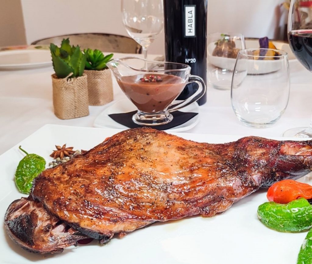 L’espatlla de xai al forn és un plat clàssic i molt apreciat a Andorra, especialment al Restaurant Andrea a La Massana