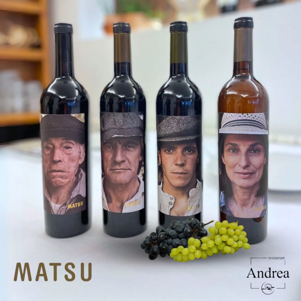 🍷 Descobreix la nostra exclusiva carta de vins al Restaurant Andrea a La Massana! 🌟 Avui us presentem els vins Matsu, una marca que representa un recorregut pel pas del temps a través de diverses generacions dedicades a la vida al camp. Joventut, maduresa i vellesa es reflecteixen en cada ampolla de vi. Matsu es produeix a les Bodegas Matsu, a la regió de Toro, a Espanya, i ens enorgullim de portar-vos aquesta experiència única al nostre restaurant. #RestaurantAndrea #VinsMatsu #BodegasMatsu #MatsuWine #ViEspanyol #RegióDeToro #ExperiènciaVinícola #SaborsÚnics #CulturaDelVi #CartaDeVinsExclusiva #Gastronomia #MenjarDeliciós #CuinaDeQualitat #SaborsAutèntics #Andorra #ExperiènciaGastronòmica #CuinaCreativa #DelíciesDelPaladar #PlatsExclusius #CuinaTradicional 