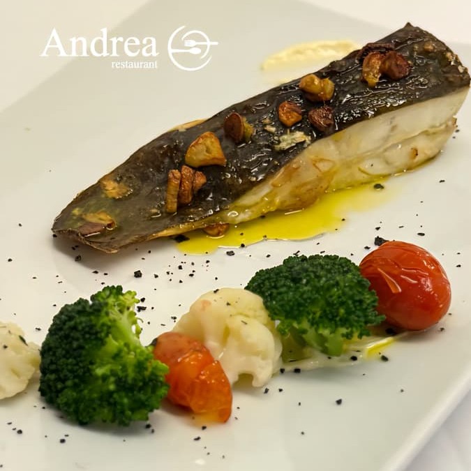 🐟 Turbot salvatge, frescor i tradició a la taula del Restaurant ANDREA a LA MASSANA. Al Restaurant Andrea, la cuina comença amb el millor producte, peix i marisc de les millors llotges de peix.  Et presentem el nostre turbot salvatge fresc, arribat directament de les llotges més prestigioses d’Espanya i cuinat a la “bilbaina” o al gust del client. 🔥 A la brasa, al forn, amb mantega d’herbes o amb salsa suau… cada elaboració respecta la textura i el sabor delicat d’aquest peix excepcional. 📍 Si busques cuina honesta, fresca i amb caràcter, vine a Andrea, a La Massana. El turbot és només el començament. #RestaurantAndrea #LaMassana #TurbotSalvatge #CuinaDePeix #BilbainaStyle #PeixDeLlotja #GastronomiaAndorrana #CuinaDeVeritat #AndreaTastaLaQualitat #AltaCuina #SaborsDelMar #AndorraGourmet
