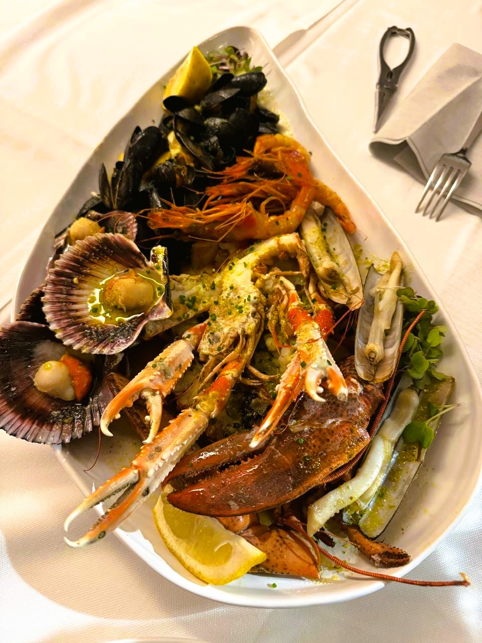 El millor menú Mariscada d’Andorra. Restaurant ANDREA a LA MASSANA. Sabors que parlen per si sols. tots els caps de setmana a La Massana.✨ A Restaurant Andrea, cada plat és una celebració de la cuina honesta i del producte de qualitat. 🦐 Si ets amant del mar, no et pots perdre el nostre menú de mariscs l’anomenada “mariscada”: una selecció de marisc de closca generosa i fresca, pensada per compartir i gaudir sense presses. El millor marisc d’andorra i al preu més equilibrat. 🌱 I per als que busquen contrastos amb caràcter, les carxofes amb cansalada ibèrica de gla són una explosió de sabor: cruixents, meloses i irresistibles. 🍰 Les postres casolanes, renovades amb creativitat i respecte per la tradició, posen el punt final perfecte. “Tarta tatin”, “torrija”, “cheesecake”… fetes a casa, amb il·lusió i amb ganes de sorprendre. 📍 Vine a La Massana a ANDREA RESTAURANT deixa’t portar per una experiència gastronòmica que combina autenticitat, bon gust i un ambient que convida a tornar. #RestaurantAndrea #LaMassana #MariscadaAndrea #CarxofesAmbCansalada #PostresCasolanes #CuinaDeMercat #GastronomiaAndorrana #SaborsAutèntics #MenjarAmbÀnima #CuinaDeTemporada #AndreaExperience