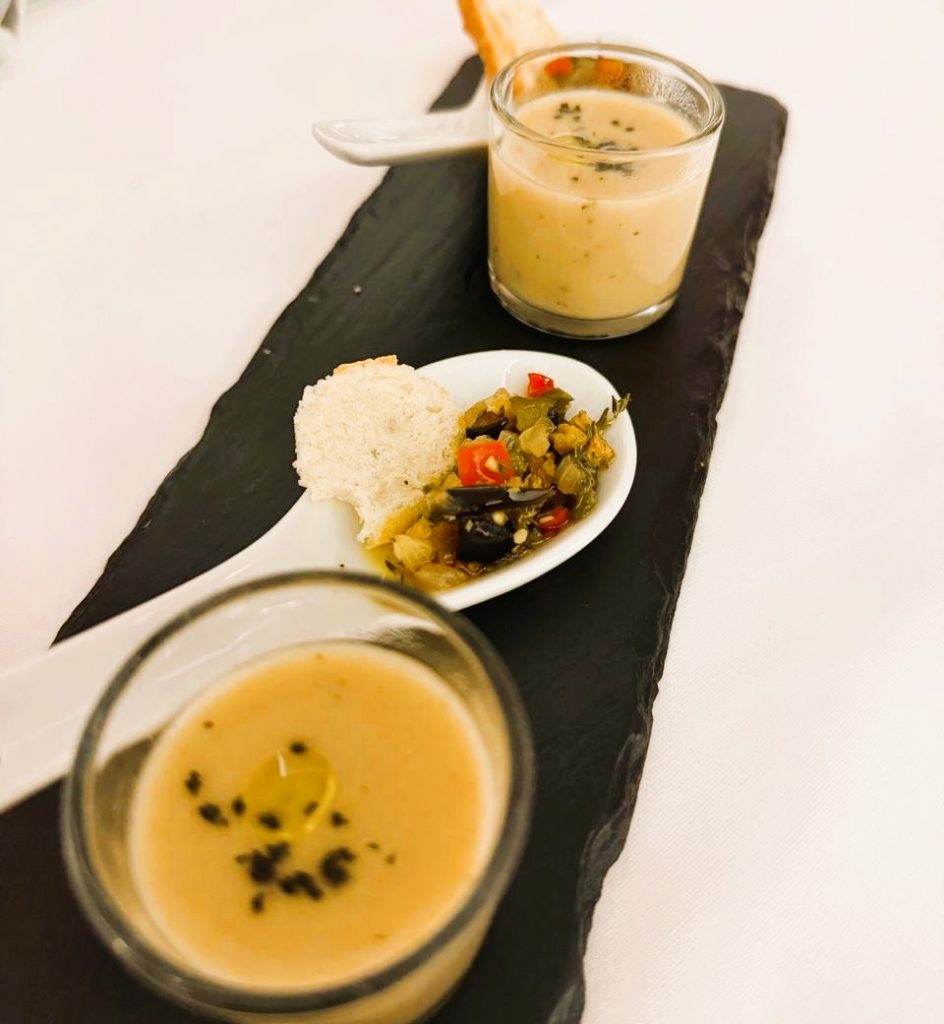 ANDORRA A TAULA 2025 a Restaurant ANDREA a LA MASSANA 📸🍽️😋 Aquest dissabte 8 de novembre arrenca la 19a edició d’Andorra a Taula, organitzada per la @uha_andorra, i al Restaurant ANDREA ho celebrem amb un menú degustació especial que et farà salivar! ✨ La gran novetat d’aquest any: donem la benvinguda a @idpa_alimentacio amb la cervesa artesana @1870_cerveza, també disponible en versió 0,0%, que maridarà tots els menús durant tot el mes de novembre 🍺 📅 Del 8 al 30 de novembre, vine a gaudir de la nostra cuina a preu tancat i descobreix per què l’ANDREA és sinònim de sabor, molt bona cuina, tradició i bon ambient. 🎄 I recorda: Andorra a Taula és també el moment ideal per provar la nostra cuina i reservar els teus sopars de Nadal 2025 amb nosaltres. 📲 T’esperem a La Massana per viure una experiència gastronòmica que mai oblidaràs! 📲#RestaurantAndrea #AndorraATaula2025 #LaMassana #GastronomiaAndorrana #MenúDegustació #SoparsDeNadal #La1870Cervesa #Andorra