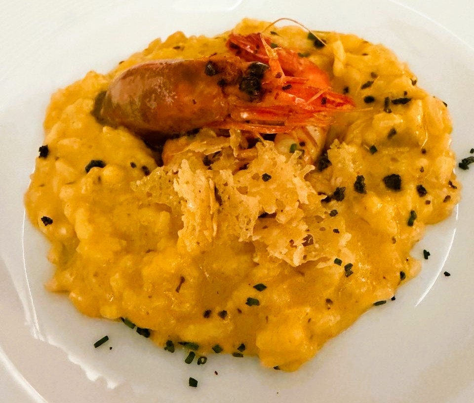 ANDORRA A TAULA 2025 a Restaurant ANDREA a LA MASSANA 📸🍽️😋 Aquest dissabte 8 de novembre arrenca la 19a edició d’Andorra a Taula, organitzada per la @uha_andorra, i al Restaurant ANDREA ho celebrem amb un menú degustació especial que et farà salivar! ✨ La gran novetat d’aquest any: donem la benvinguda a @idpa_alimentacio amb la cervesa artesana @1870_cerveza, també disponible en versió 0,0%, que maridarà tots els menús durant tot el mes de novembre 🍺 📅 Del 8 al 30 de novembre, vine a gaudir de la nostra cuina a preu tancat i descobreix per què l’ANDREA és sinònim de sabor, molt bona cuina, tradició i bon ambient. 🎄 I recorda: Andorra a Taula és també el moment ideal per provar la nostra cuina i reservar els teus sopars de Nadal 2025 amb nosaltres. 📲 T’esperem a La Massana per viure una experiència gastronòmica que mai oblidaràs! 📲#RestaurantAndrea #AndorraATaula2025 #LaMassana #GastronomiaAndorrana #MenúDegustació #SoparsDeNadal #La1870Cervesa #Andorra